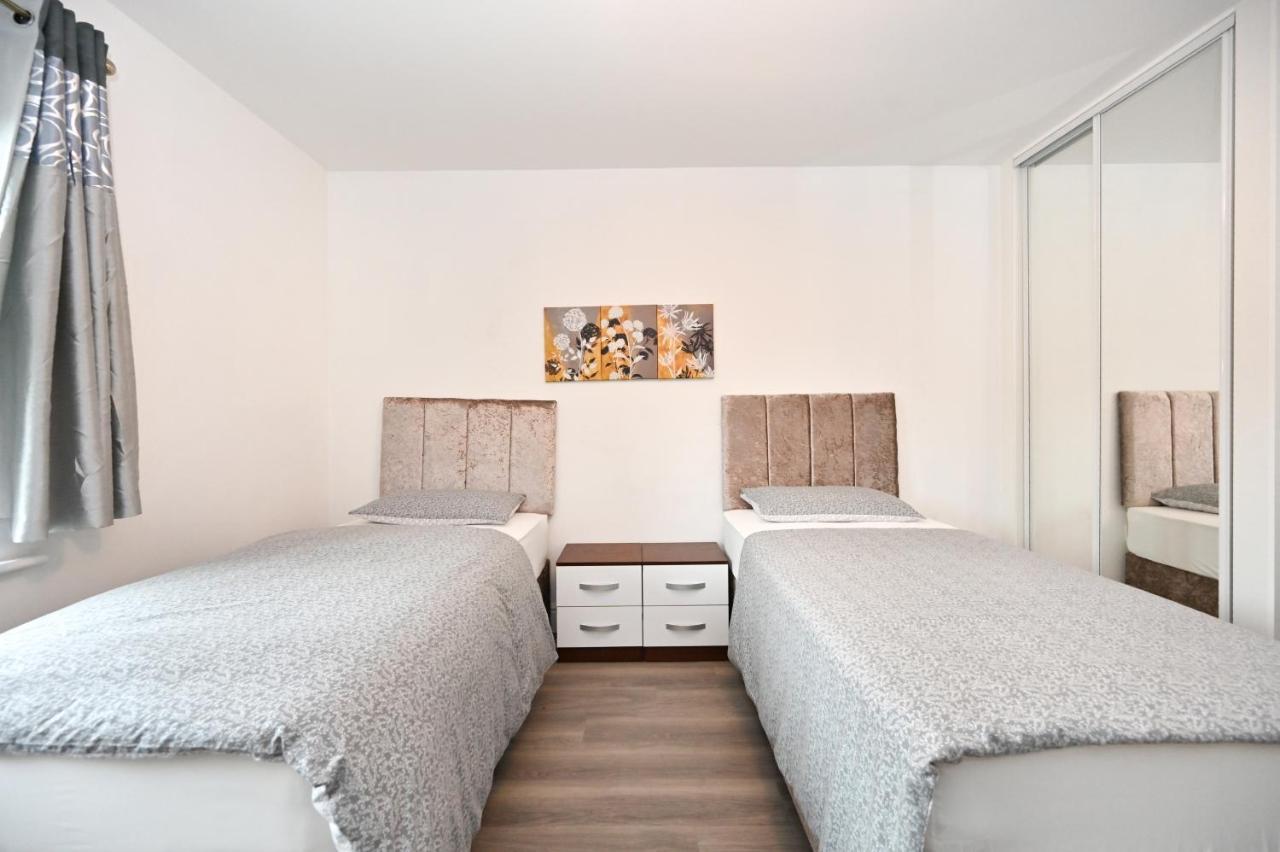 Luxury 2Bedroom - 2Bath - Prime Location - Patio Harrow on the Hill Exterior photo